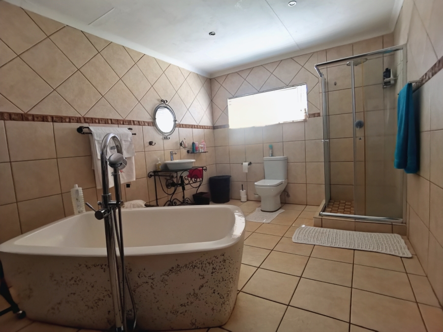 6 Bedroom Property for Sale in Modderfontein A H North West